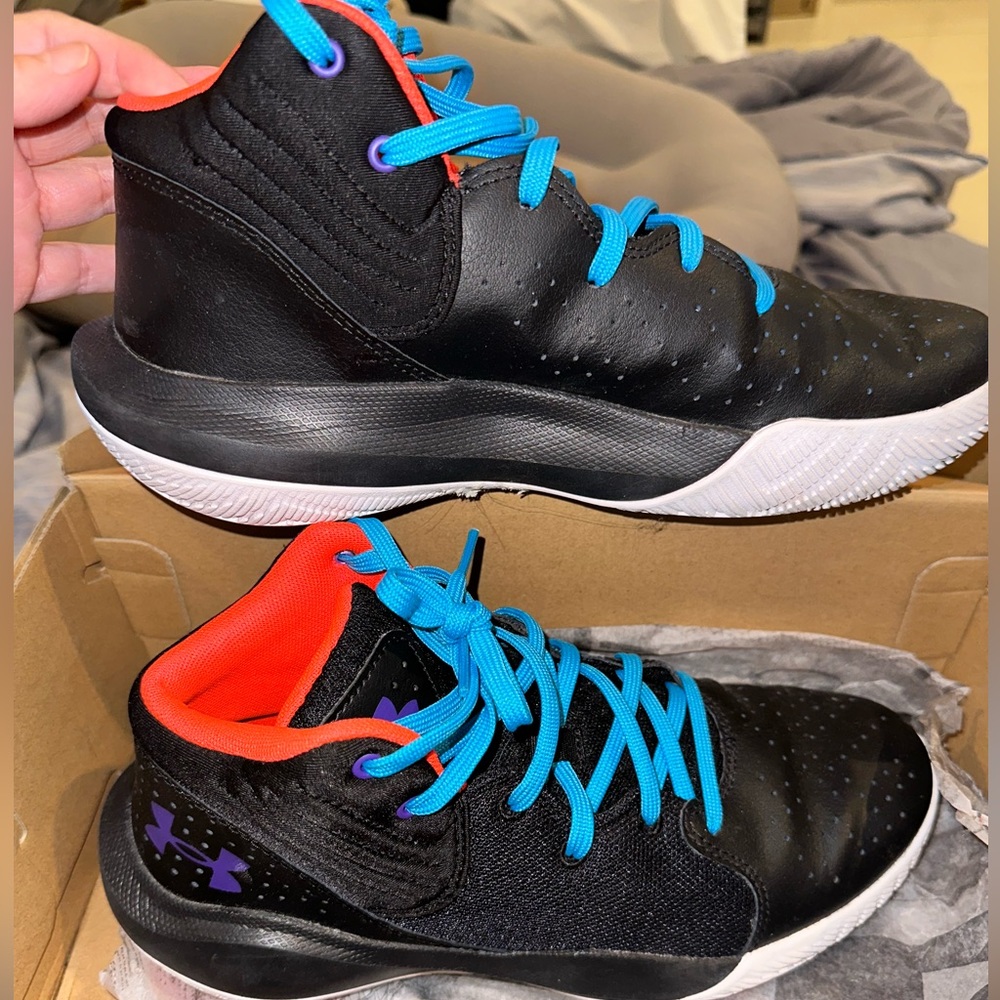 Under Armour 🏀 shoes size 8